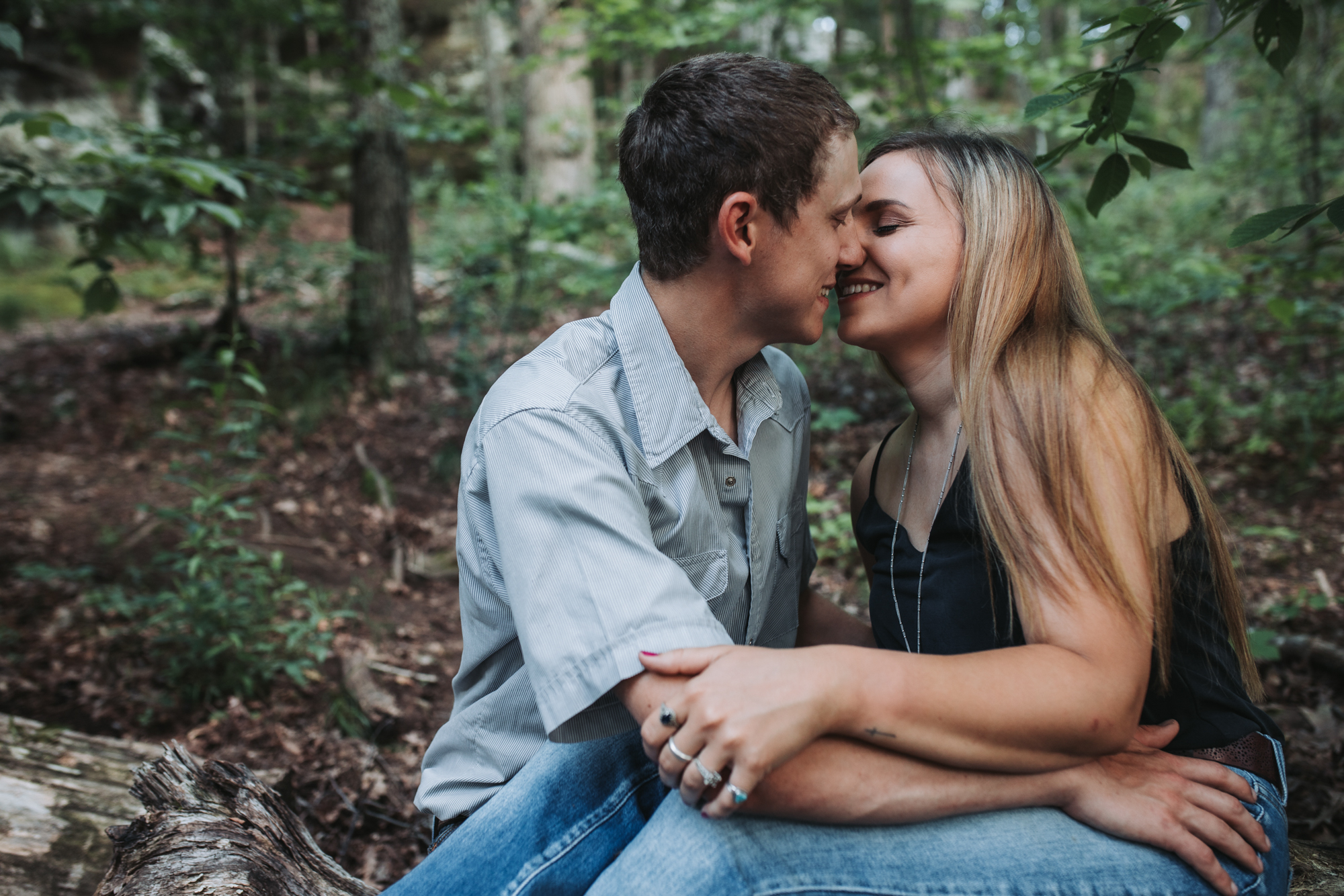 Garden of the Gods Illinois Engagement Pictures :: Tia + Jed